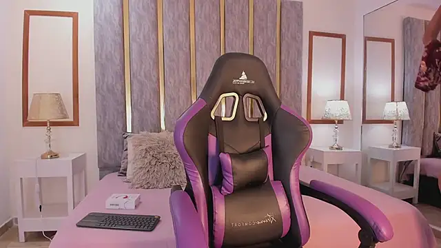 lyzzi smith01 online show from March 18, 2025, 7:44 pm