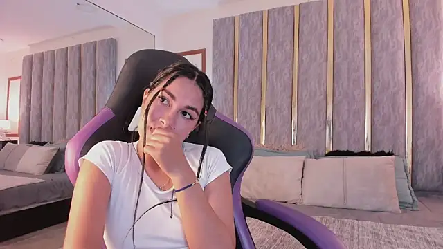 lyzzi smith01 online show from February 25, 2025, 2:03 am