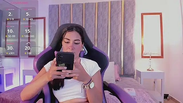 lyzzi smith01 online show from February 17, 2025, 7:55 pm