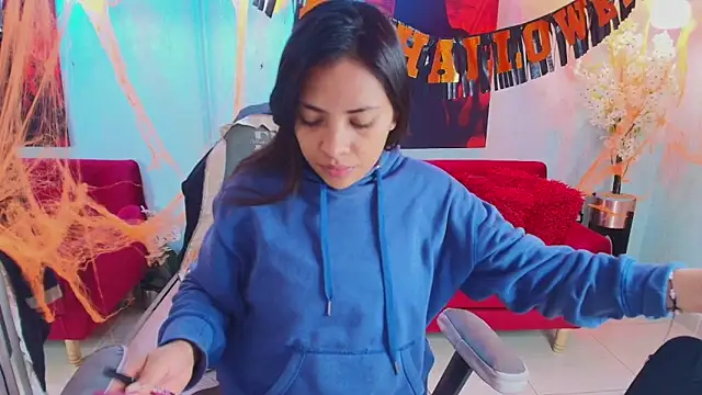 Snapshot of Rousse_land chatting on October 31, 2025, 12:46 pm Rousse land online show from October 31, 2025, 12:46 pm