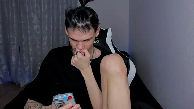 Snapshot of CHERLYBAY chatting on February 22, 2025, 10:31 pm CHERLYBAY online show from February 22, 2025, 10:31 pm