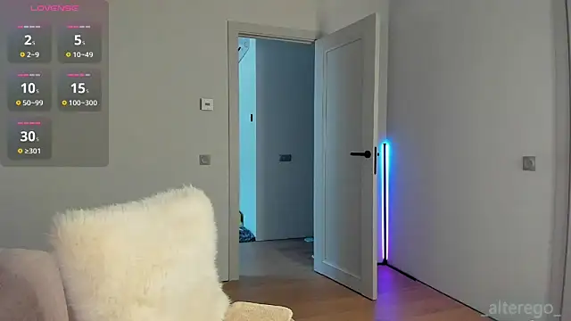  cometoseeme  online show from February 15, 2026, 7:09 am