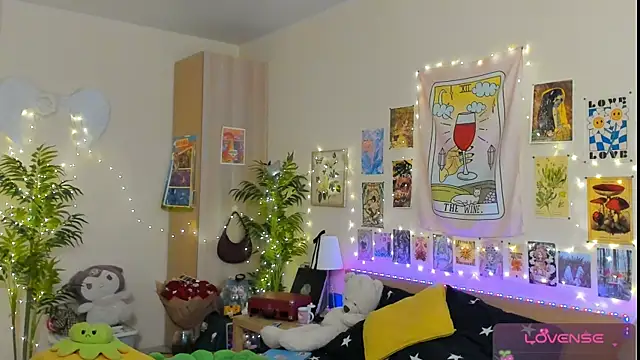 Sunny Elly online show from April 28, 2026, 8:08 am