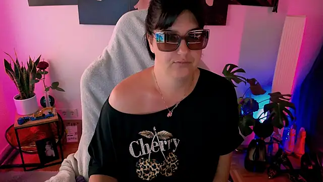 NatiLove35 online show from June 12, 2026, 5:27 am