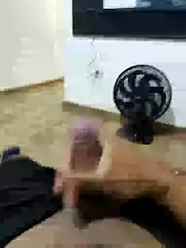 Snapshot of roladuraPr chatting on January 10, 2025, 2:25 am roladuraPr online show from January 10, 2025, 2:25 am