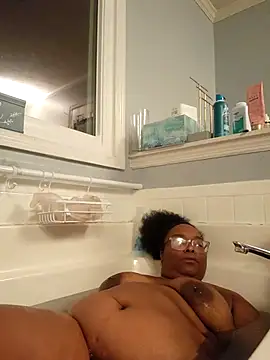 caramelchocolate88 online show from November 22, 2025, 8:24 am