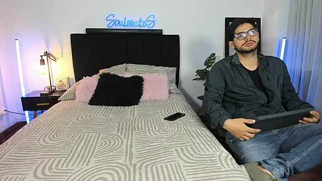 -soulmate-s online show from November 12, 2025, 1:26 pm