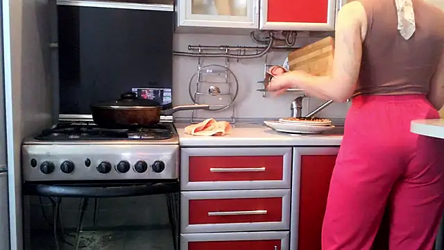 Snapshot of Kashtanka_ chatting on October 18, 2025, 10:39 am Kashtanka online show from October 18, 2025, 10:39 am