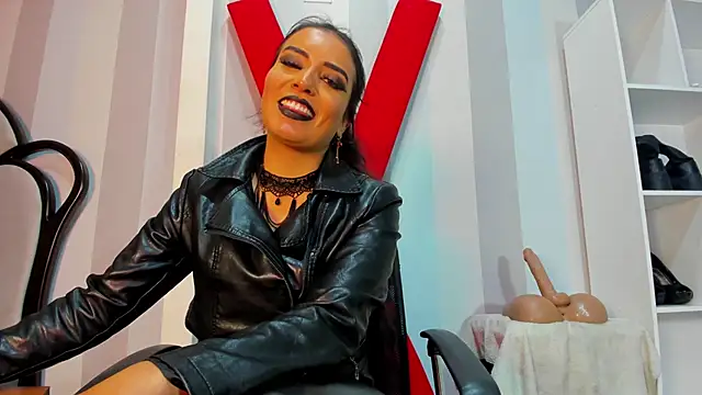 Snapshot of MeliizaQueen chatting on March 11, 2025, 10:42 pm MeliizaQueen online show from March 11, 2025, 10:42 pm