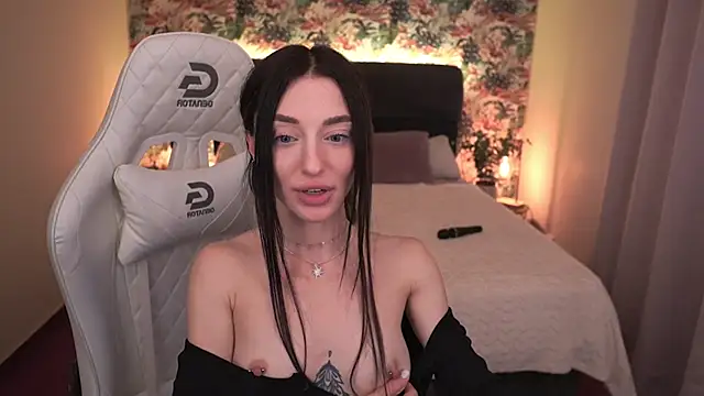 Snapshot of Alice_Arwen chatting on March 17, 2025, 1:50 pm Alice Arwen online show from March 17, 2025, 1:50 pm