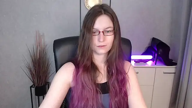 Snapshot of emmaxDelight chatting on December 23, 2025, 6:23 am emmaxDelight online show from December 23, 2025, 6:23 am