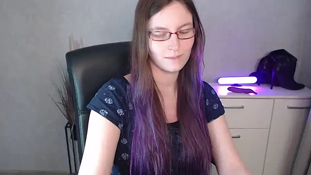 emmaxDelight online show from November 13, 2025, 6:23 pm