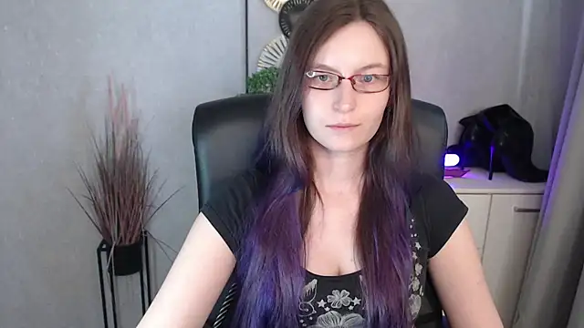 emmaxDelight online show from November 7, 2025, 1:15 pm