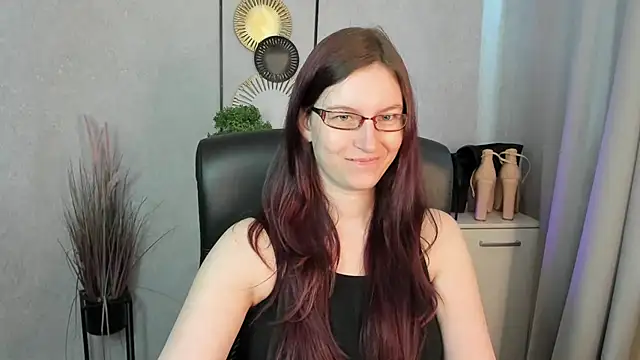 Snapshot of emmaxDelight chatting on June 12, 2026, 6:55 am emmaxDelight online show from June 12, 2026, 6:55 am