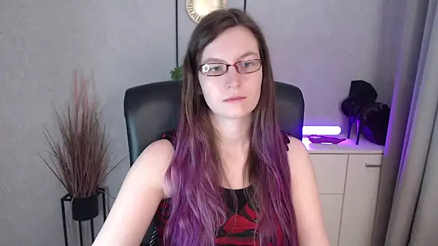 emmaxDelight online show from November 28, 2025, 6:24 am