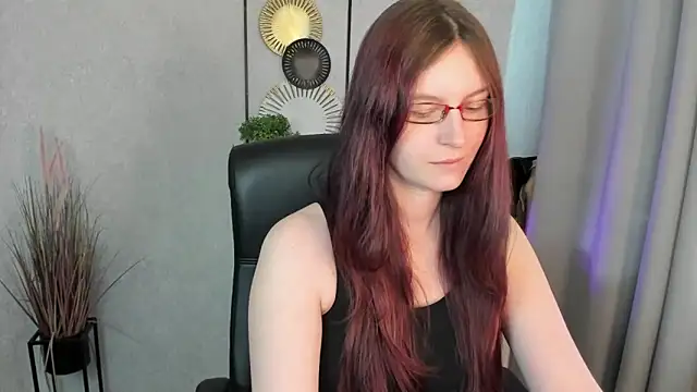 Snapshot of emmaxDelight chatting on June 15, 2026, 5:29 am emmaxDelight online show from June 15, 2026, 5:29 am