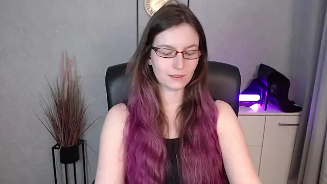 Snapshot of emmaxDelight chatting on December 22, 2025, 6:24 am emmaxDelight online show from December 22, 2025, 6:24 am