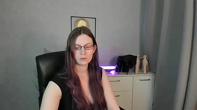 emmaxDelight online show from April 10, 2026, 5:53 pm