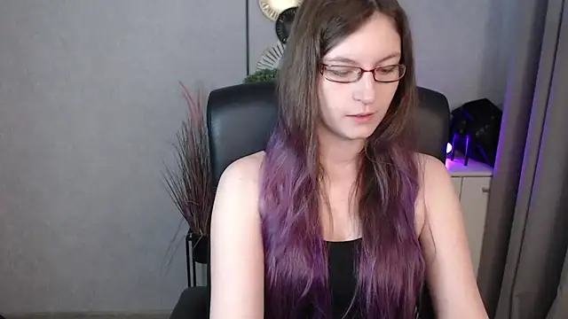 emmaxDelight online show from October 24, 2025, 5:28 am