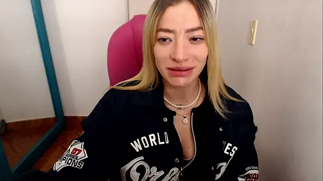 zoe jones13 online show from July 20, 2026, 2:19 am