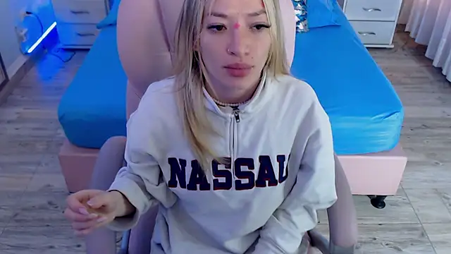 Snapshot of zoe_jones13 chatting on November 15, 2025, 3:10 am zoe jones13 online show from November 15, 2025, 3:10 am