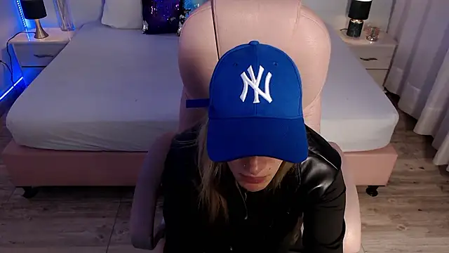 zoe jones13 online show from March 5, 2026, 3:14 am