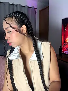 bella  honey online show from October 15, 2025, 3:05 am