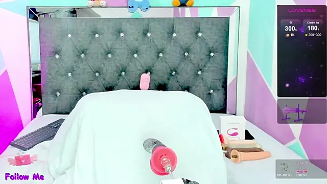 Snapshot of shara-24 chatting on November 5, 2025, 3:48 pm shara-24 online show from November 5, 2025, 3:48 pm