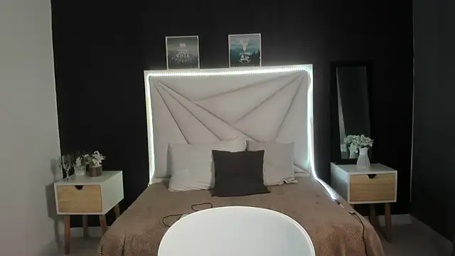 Snapshot of Lina_Castle chatting on March 13, 2025, 9:48 pm Lina Castle online show from March 13, 2025, 9:48 pm