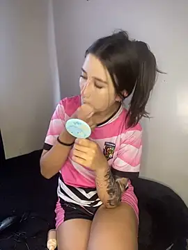 Snapshot of _Luuna chatting on March 22, 2025, 6:25 pm Luuna online show from March 22, 2025, 6:25 pm