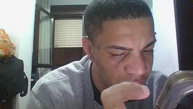 Arielmende online show from March 19, 2026, 8:20 pm