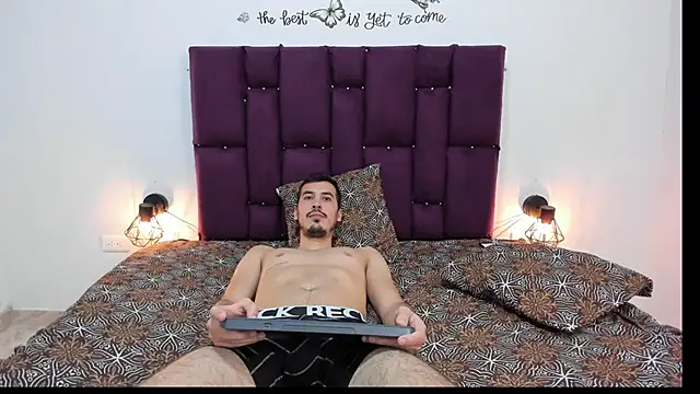 Snapshot of ErikaGomez2 chatting on December 5, 2024, 3:33 pm ErikaGomez2 online show from December 5, 2024, 3:33 pm