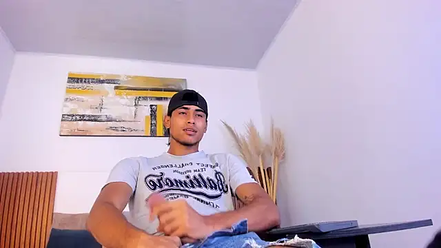 Snapshot of zander_2120 chatting on October 7, 2025, 1:01 pm zander 2120 online show from October 7, 2025, 1:01 pm