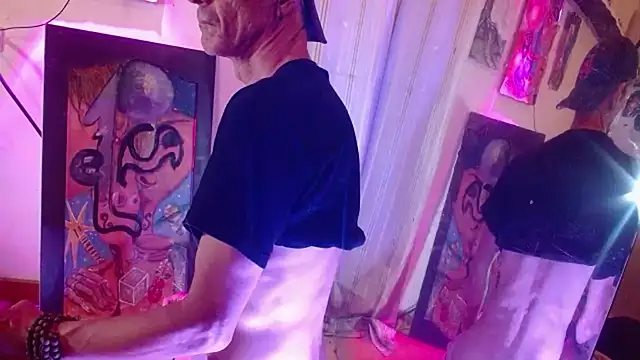 laye19 online show from March 12, 2026, 4:40 am