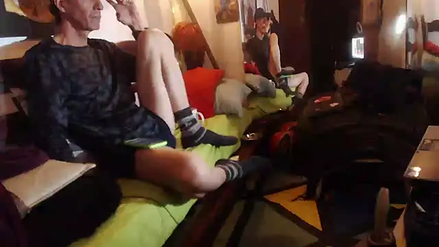 laye19 online show from November 29, 2025, 12:22 am