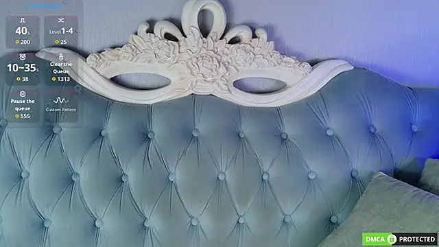 ArthurWhitee online show from April 14, 2026, 2:33 pm