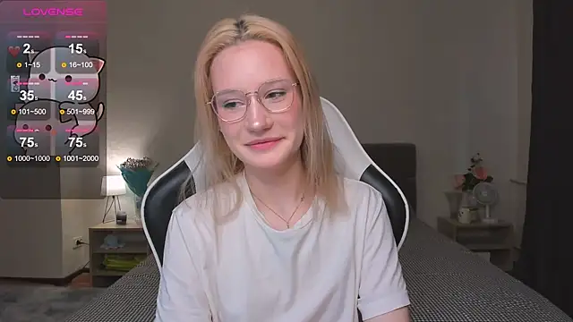 Snapshot of DearLia chatting on December 24, 2024, 10:44 am DearLia online show from December 24, 2024, 10:44 am