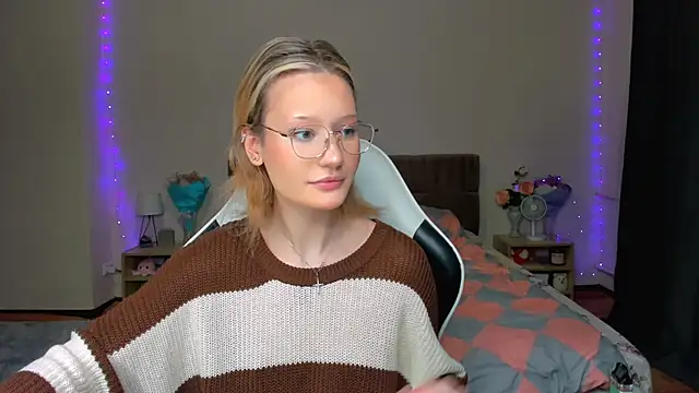 Snapshot of DearLia chatting on September 12, 2025, 9:03 pm DearLia online show from September 12, 2025, 9:03 pm