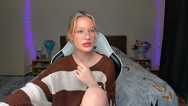 Snapshot of DearLia chatting on September 20, 2025, 8:03 pm DearLia online show from September 20, 2025, 8:03 pm