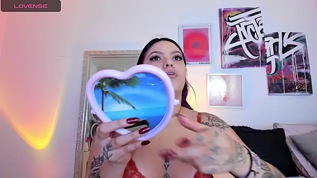 Snapshot of AnnieHuntters chatting on December 13, 2024, 3:27 am AnnieHuntters online show from December 13, 2024, 3:27 am