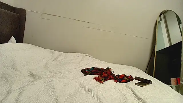 Naomiruty online show from October 28, 2025, 1:28 am