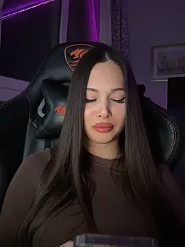 Snapshot of EricaWalls chatting on November 4, 2025, 9:29 pm EricaWalls online show from November 4, 2025, 9:29 pm