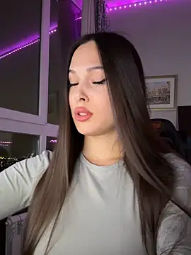 EricaWalls online show from December 16, 2025, 5:28 pm