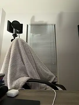 PeytonJohnn online show from December 23, 2025, 6:56 am