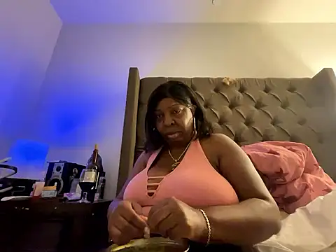 XXXLollipopsJuicy online show from January 19, 2026, 5:44 am