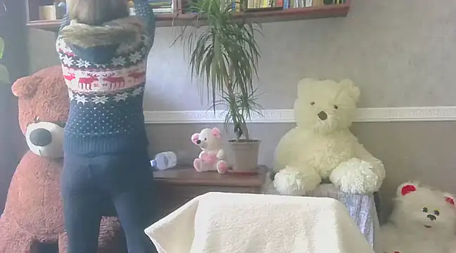 Snapshot of Manulyonok51 chatting on February 19, 2025, 10:45 am Manulyonok51 online show from February 19, 2025, 10:45 am