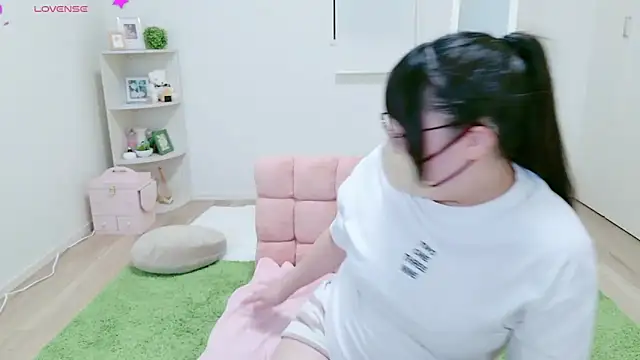 Snapshot of o-Aya-o chatting on February 14, 2025, 3:05 pm o-Aya-o online show from February 14, 2025, 3:05 pm