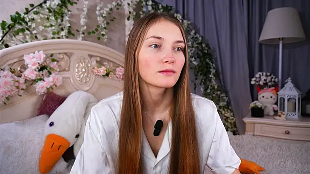 MonaEldon online show from December 3, 2025, 2:45 am