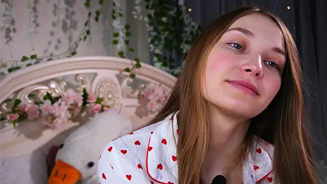 MonaEldon online show from April 16, 2026, 2:12 am