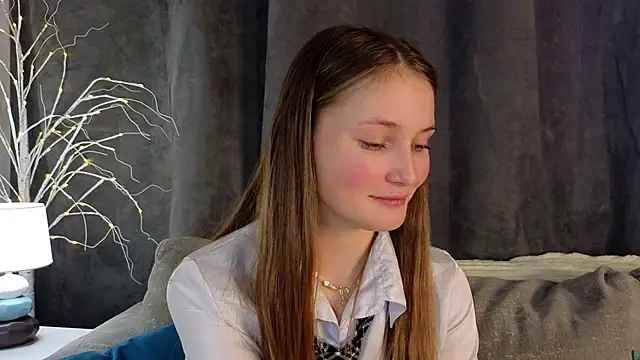 Snapshot of MonaEldon chatting on December 11, 2024, 4:39 am MonaEldon online show from December 11, 2024, 4:39 am